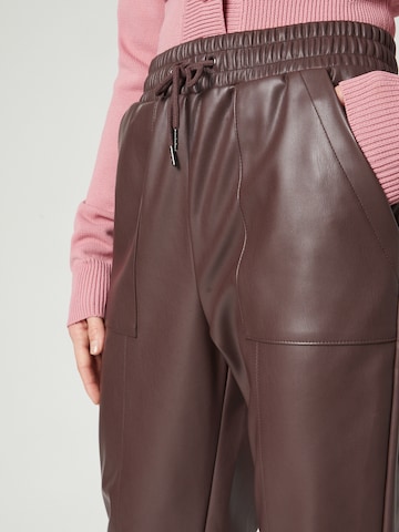 Tapered Pantaloni di Guido Maria Kretschmer Women in marrone