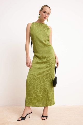 Trendyol - Vestido de noche en verde: frente