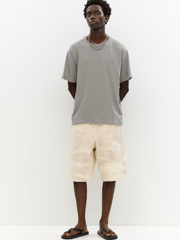 Pull&Bear Тениска в сиво: отпред