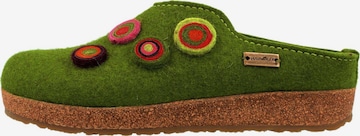 HAFLINGER Clogs 'Grizzly Kanon' in Groen: voorkant