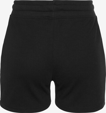 BENCH Regular Shorts in Schwarz