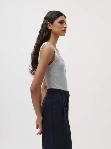 Top 'Sila' di LeGer by Lena Gercke in grigio