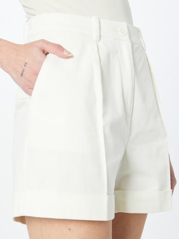 Regular Pantalon à pince Sisley en blanc