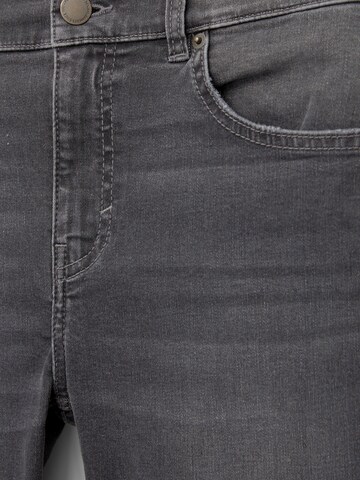 Skinny Jeans di Pull&Bear in grigio