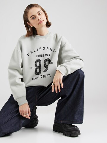 ABOUT YOU Sweatshirt 'Jana' i grå: framsida