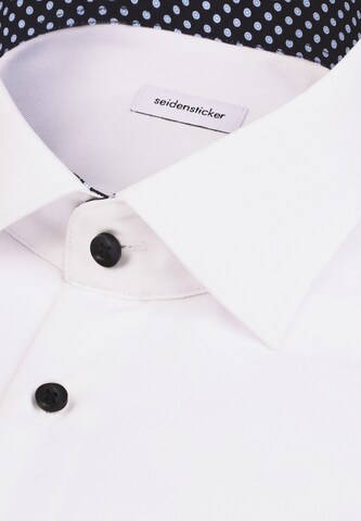 Coupe regular Chemise business 'SMART ESSENTIALS' SEIDENSTICKER en blanc