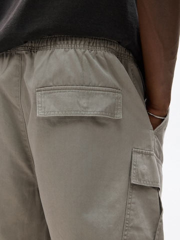 Pull&Bear Loosefit Cargobroek in Grijs