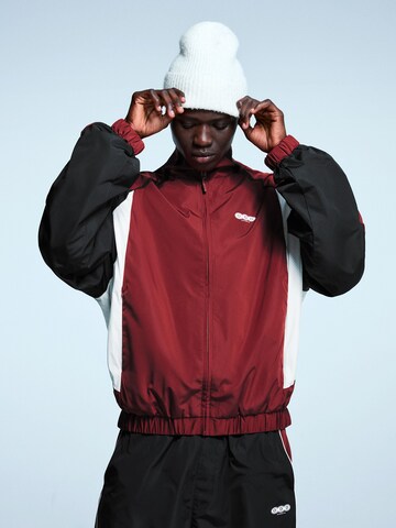 BershkaPrijelazna jakna - crvena boja: prednji dio