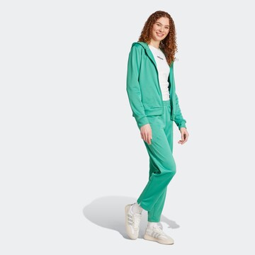 ADIDAS SPORTSWEAR Тренировочный костюм 'Essentials' в Зеленый