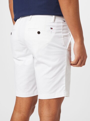 Regular Pantalon chino 'Brooklyn 1985' TOMMY HILFIGER en blanc