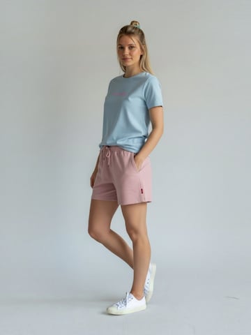 salzhaut Shirt 'Steentje - Küstenliebe' in Blauw: zijkant
