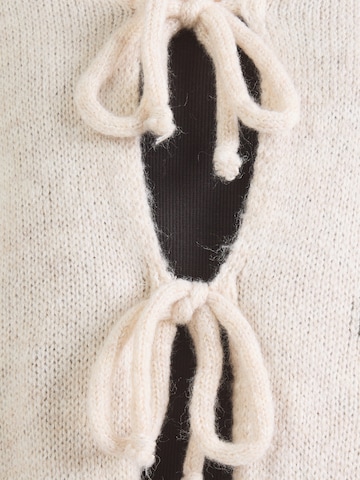 Geacă tricotată 'Am44elie' de la Hailys pe bej