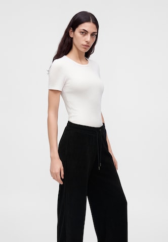 GUESS JEANS Loosefit Bukser i sort: forside