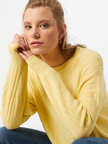 Pull-over 'Corinne' ONLY en jaune