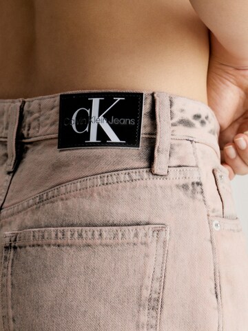 Calvin Klein Jeans Lużny krój Jeansy w kolorze różowy