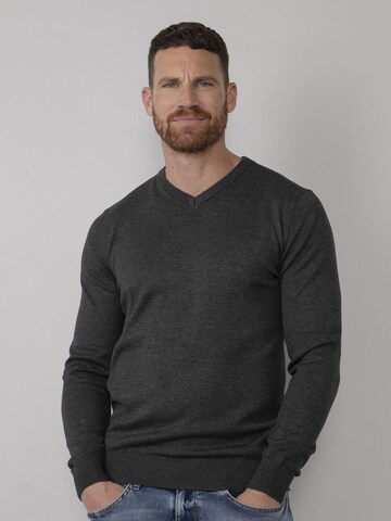 Petrol Industries Sweater in Grey: front