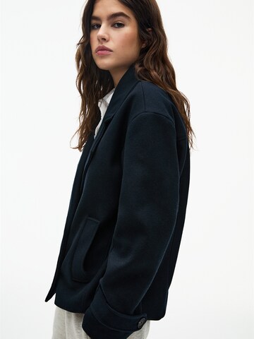Pull&Bear Přechodný kabát – modrá