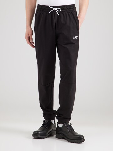 EA7 Emporio Armani Tapered Παντελόνι σε μαύρο: μπροστά