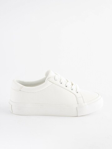Baskets Next en blanc