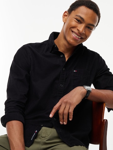 Coupe regular Chemise Tommy Jeans en noir