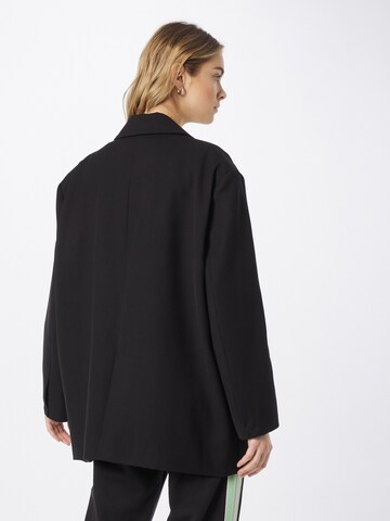 Oval Square Blazer in Black