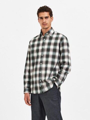 SELECTED HOMME Regular fit Button Up Shirt 'Baldo' in Green: front
