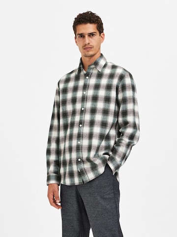 Coupe regular Chemise 'Baldo' SELECTED HOMME en vert : devant