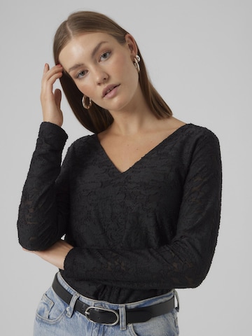 Maglietta 'RIVA' di VERO MODA in nero