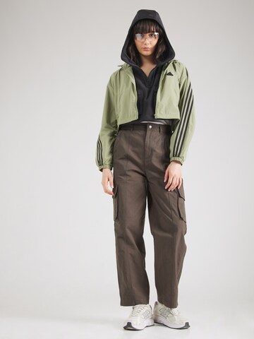 ADIDAS ORIGINALSregular Cargo hlače 'ESS C' - zelena boja
