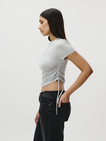 LeGer by Lena Gercke - Camiseta 'Nanni' en gris: lado