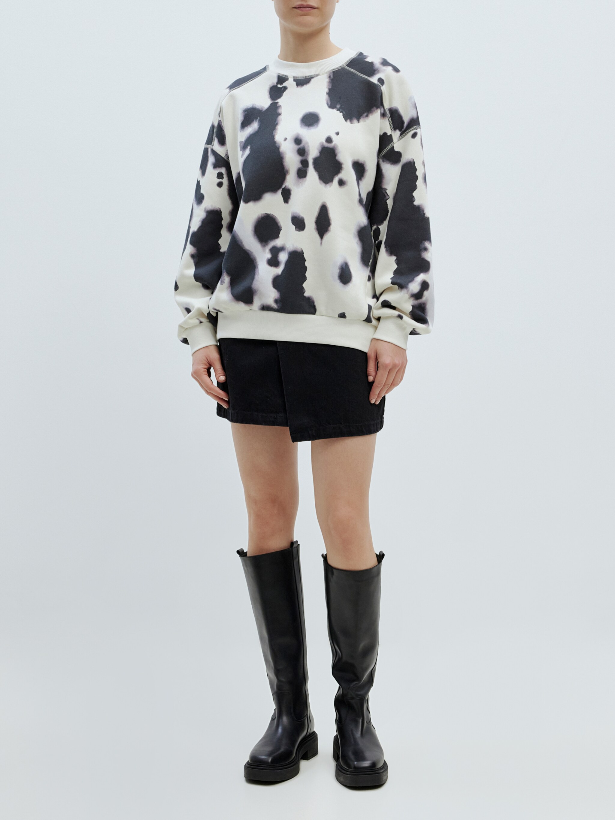 EDITED Sweatshirt 'Lana' schwarz