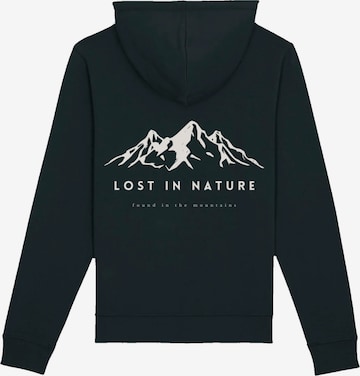 F4NT4STIC Sweatshirt 'Mountain Lost in nature' in Zwart: voorkant