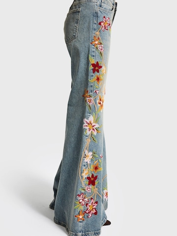 IT'S BASIC Flared Jeans 'ELASTICATED WAIST FLARE JEANS (Lenght 32)' in Blauw