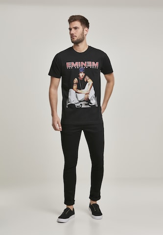 Mister Tee Póló 'Eminem Seated Show' - fekete