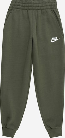 Effilé Pantalon 'Club Fleece' Nike Sportswear en vert : devant