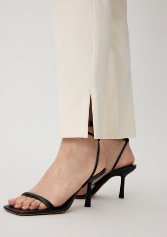 Coupe slim Pantalon à plis COMMA en beige