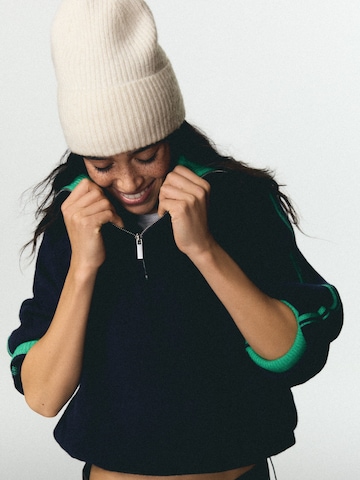 Bershka Beanie in White