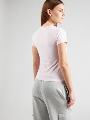 Tricou de la new balance pe roz