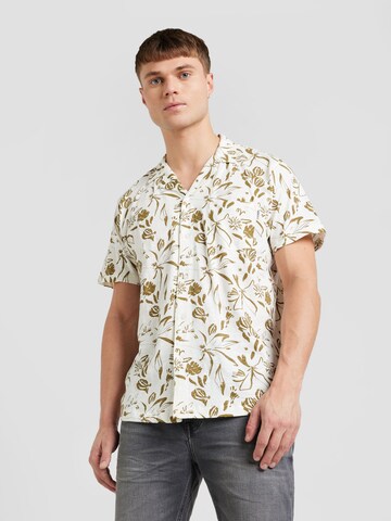 Wemoto - Regular Fit Camisa 'Peer' em branco: frente