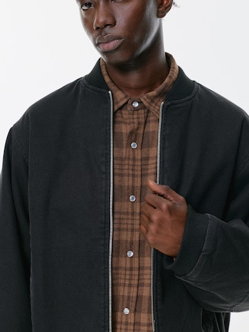 Pull&Bear Jacke in Schwarz