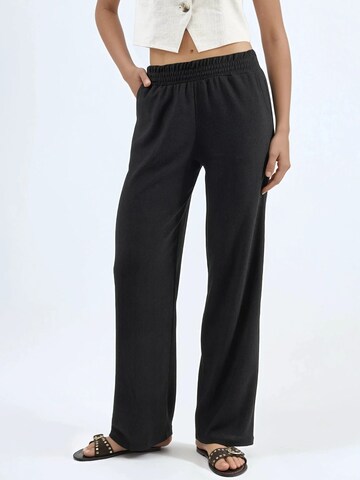 Hiccup Trousers in Black: front