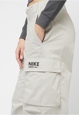 NIKE Свободный крой Брюки-карго в Серый