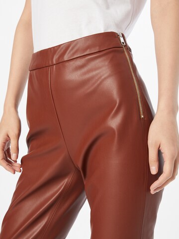 Skinny Pantaloni 'Taslima' di BOSS Orange in marrone