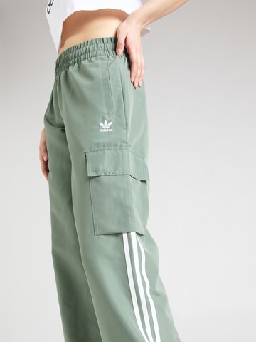 Loosefit Pantaloni di ADIDAS ORIGINALS in verde