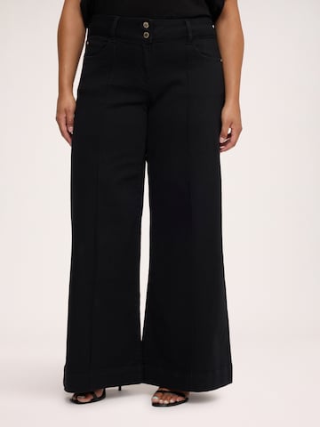 Fiorella Rubino Flared Jeans in Zwart: voorkant
