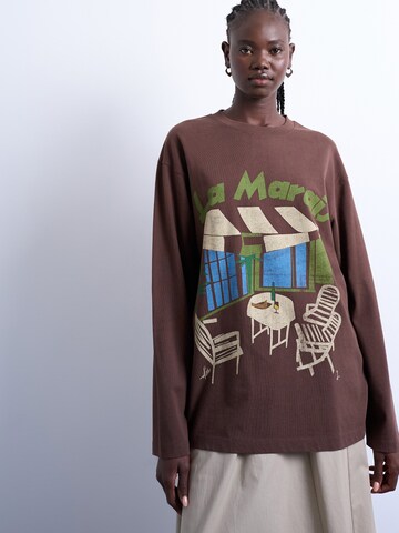 TOPSHOP T-shirt i brun: framsida