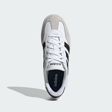 ADIDAS SPORTSWEAR Σνίκερ χαμηλό 'Barreda' σε λευκό