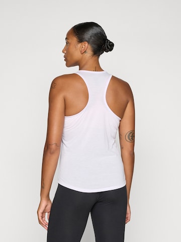 Reebok - Top deportivo en blanco