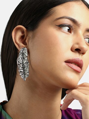 SOHI Earrings 'Shirlee' in Silver: front