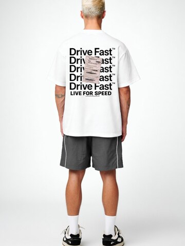 DriveFastDieYoung Shirt 'Strafzettel' in White